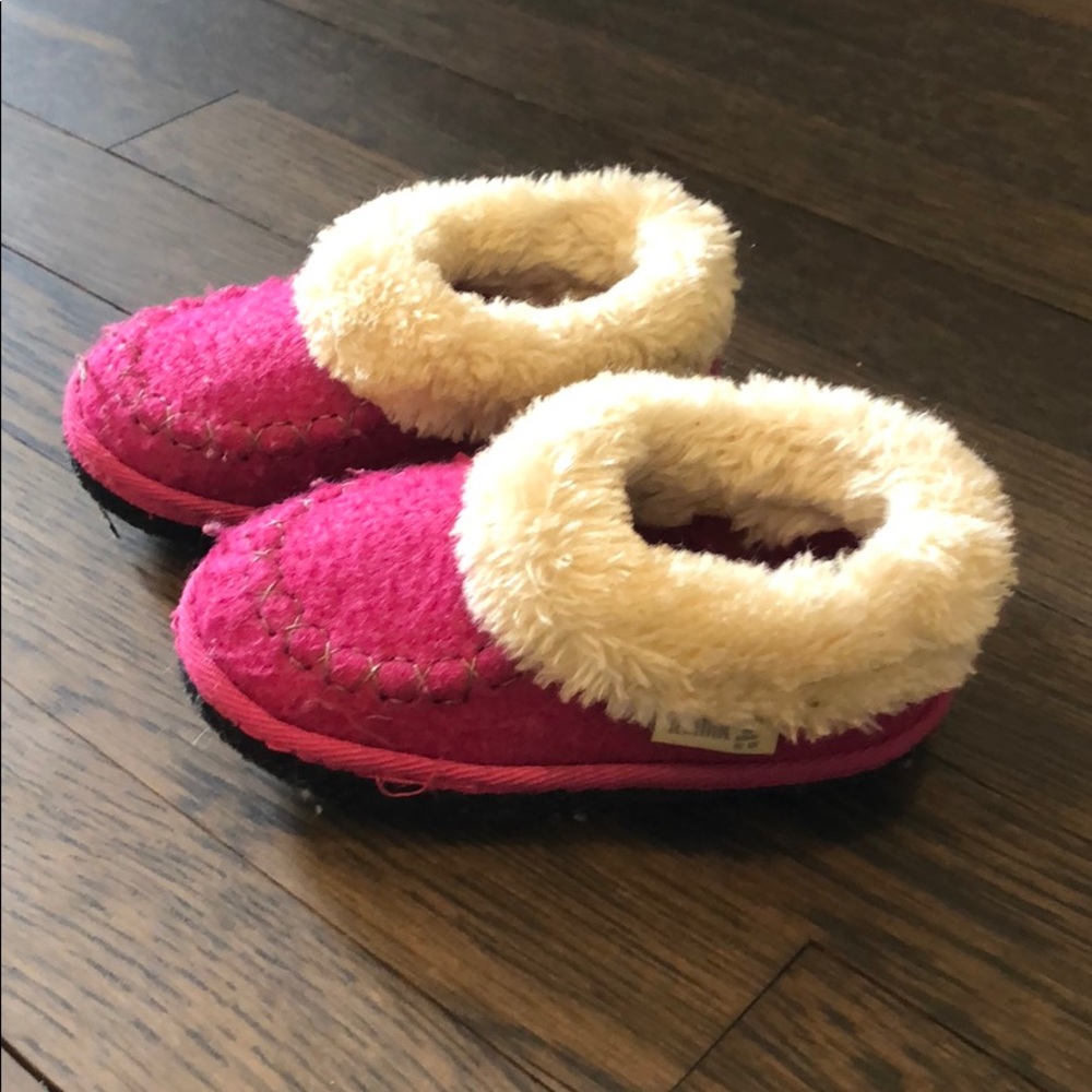 Kamik girls slippers